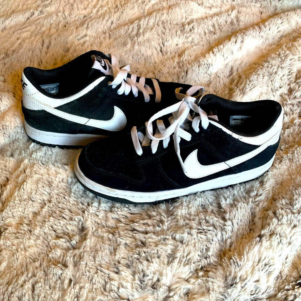 Nike Boys 5.5, Fit Women Size 7